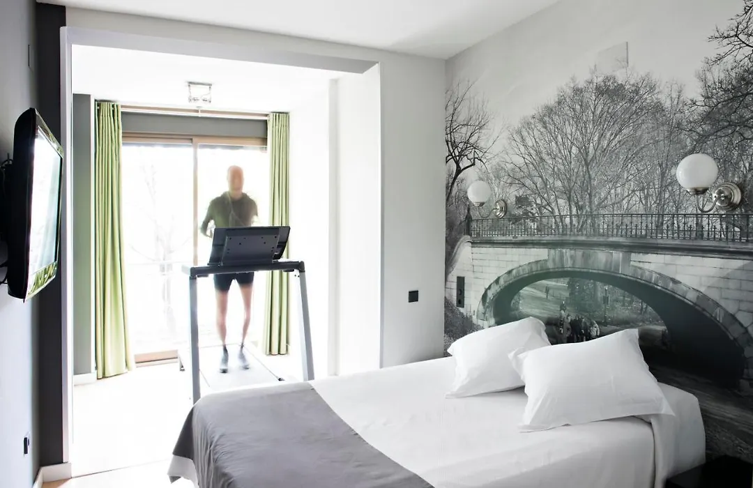 Hostal Un Punto Chic-Joaquin Costa-1